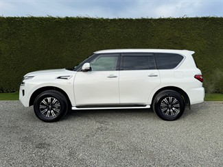 2022 Nissan Patrol - Thumbnail