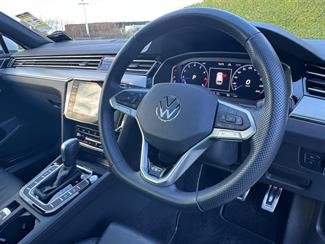 2023 Volkswagen Passat - Thumbnail