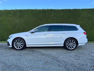 2023 Volkswagen Passat - Thumbnail