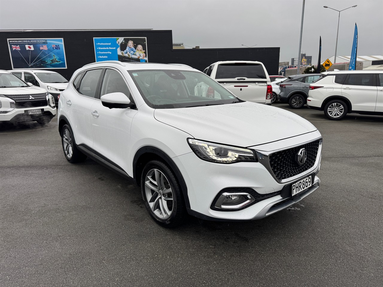 2022 MG HS
