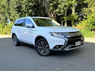 2021 Mitsubishi Outlander - Thumbnail