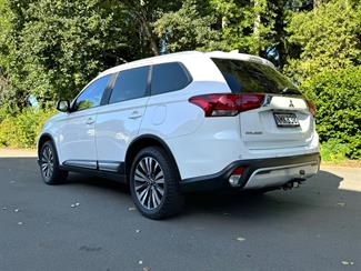 2021 Mitsubishi Outlander - Thumbnail