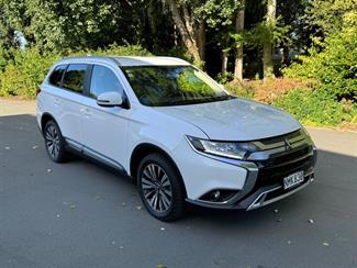 2021 Mitsubishi Outlander - Thumbnail