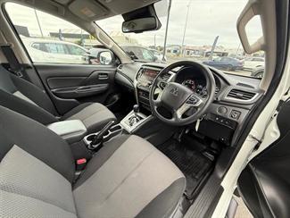 2021 Mitsubishi Triton - Thumbnail