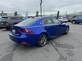 2015 Lexus IS200t - Thumbnail