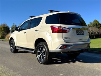 2019 Isuzu MU-X - Thumbnail
