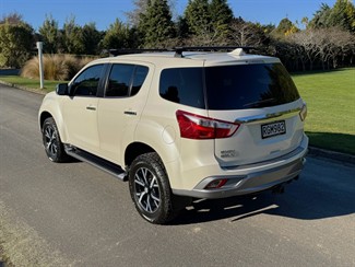 2019 Isuzu MU-X - Thumbnail