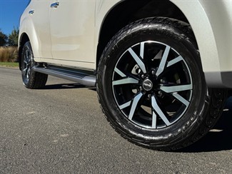 2019 Isuzu MU-X - Thumbnail