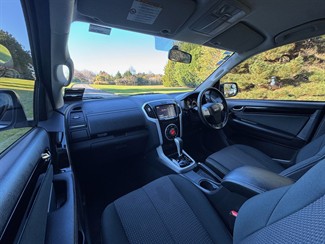 2019 Isuzu MU-X - Thumbnail