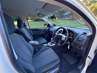 2019 Isuzu MU-X - Thumbnail