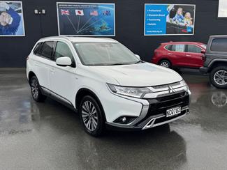 2020 Mitsubishi Outlander - Thumbnail
