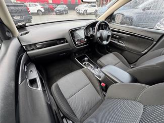2020 Mitsubishi Outlander - Thumbnail
