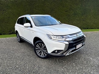 2022 Mitsubishi Outlander - Thumbnail