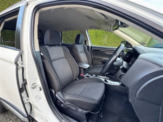 2022 Mitsubishi Outlander - Thumbnail