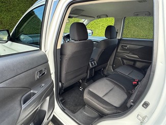 2022 Mitsubishi Outlander - Thumbnail