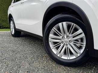 2023 Mitsubishi Outlander - Thumbnail
