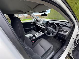 2023 Mitsubishi Outlander - Thumbnail