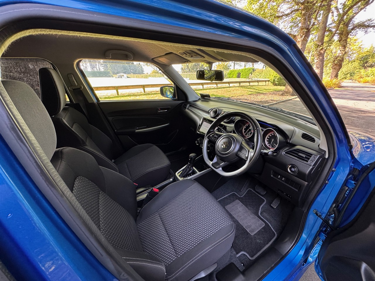 2017 SUZUKI SWIFT