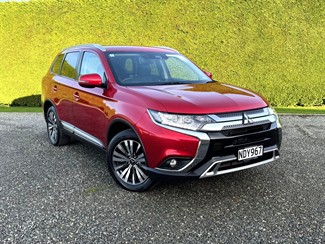 2020 Mitsubishi Outlander - Thumbnail