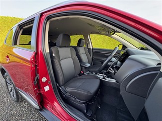 2020 Mitsubishi Outlander - Thumbnail