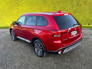 2020 Mitsubishi Outlander - Thumbnail