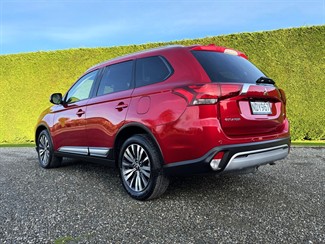 2020 Mitsubishi Outlander - Thumbnail