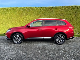 2020 Mitsubishi Outlander - Thumbnail