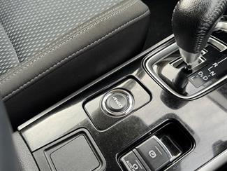 2022 Mitsubishi Outlander - Thumbnail