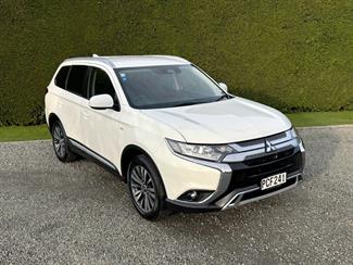 2022 Mitsubishi Outlander - Thumbnail