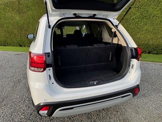 2022 Mitsubishi Outlander - Thumbnail