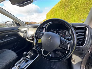 2022 Mitsubishi Outlander - Thumbnail