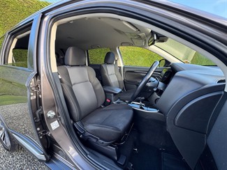 2022 Mitsubishi Outlander - Thumbnail