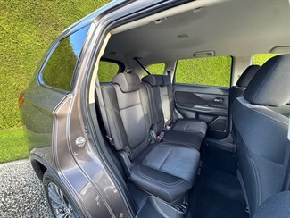 2022 Mitsubishi Outlander - Thumbnail
