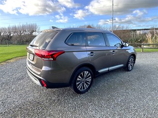 2022 Mitsubishi Outlander - Thumbnail