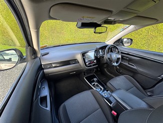 2022 Mitsubishi Outlander - Thumbnail