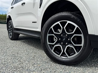 2023 Ford Everest - Thumbnail