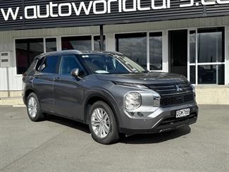 2023 Mitsubishi Outlander - Thumbnail