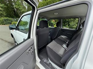 2009 Nissan Navara - Thumbnail