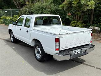 2009 Nissan Navara - Thumbnail