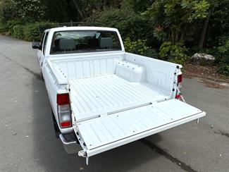 2009 Nissan Navara - Thumbnail