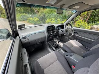 2009 Nissan Navara - Thumbnail