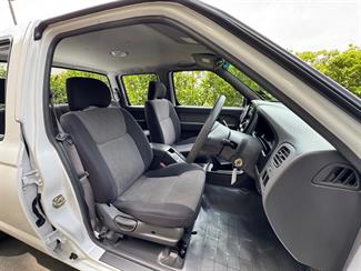 2009 Nissan Navara - Thumbnail