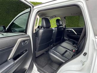 2022 Mitsubishi Pajero Sport - Thumbnail