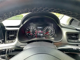 2023 KIA Stonic - Thumbnail