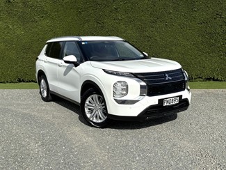2022 Mitsubishi Outlander - Thumbnail