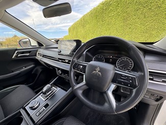 2022 Mitsubishi Outlander - Thumbnail