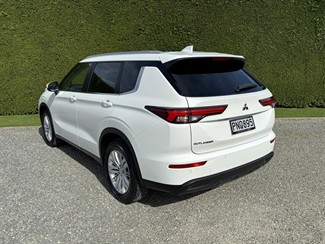 2022 Mitsubishi Outlander - Thumbnail