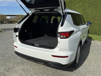 2022 Mitsubishi Outlander - Thumbnail