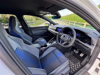 2022 Volkswagen Golf R - Thumbnail