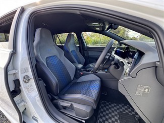 2022 Volkswagen Golf R - Thumbnail